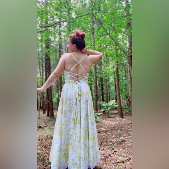 Yellow Floral & Lace Cottagecore Backless Vintage Bedsheet Dress w/Pockets - Picture 8 of 9